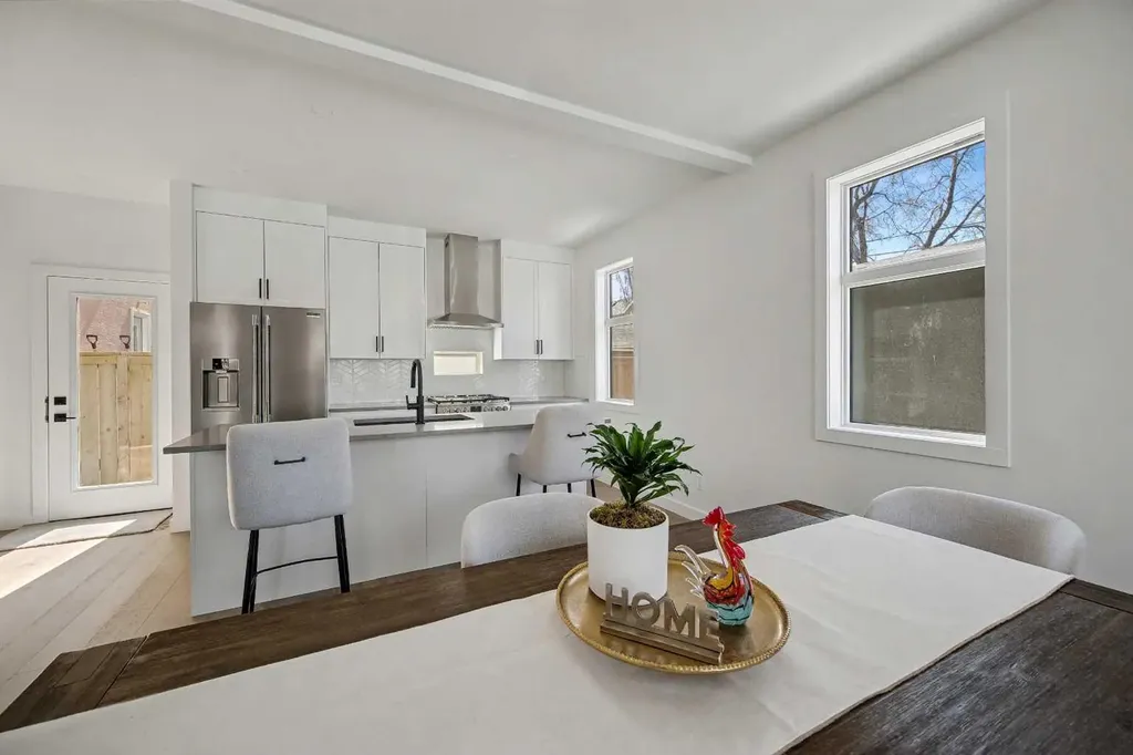 753 Centre Avenue NE Calgary AB T2E4B6