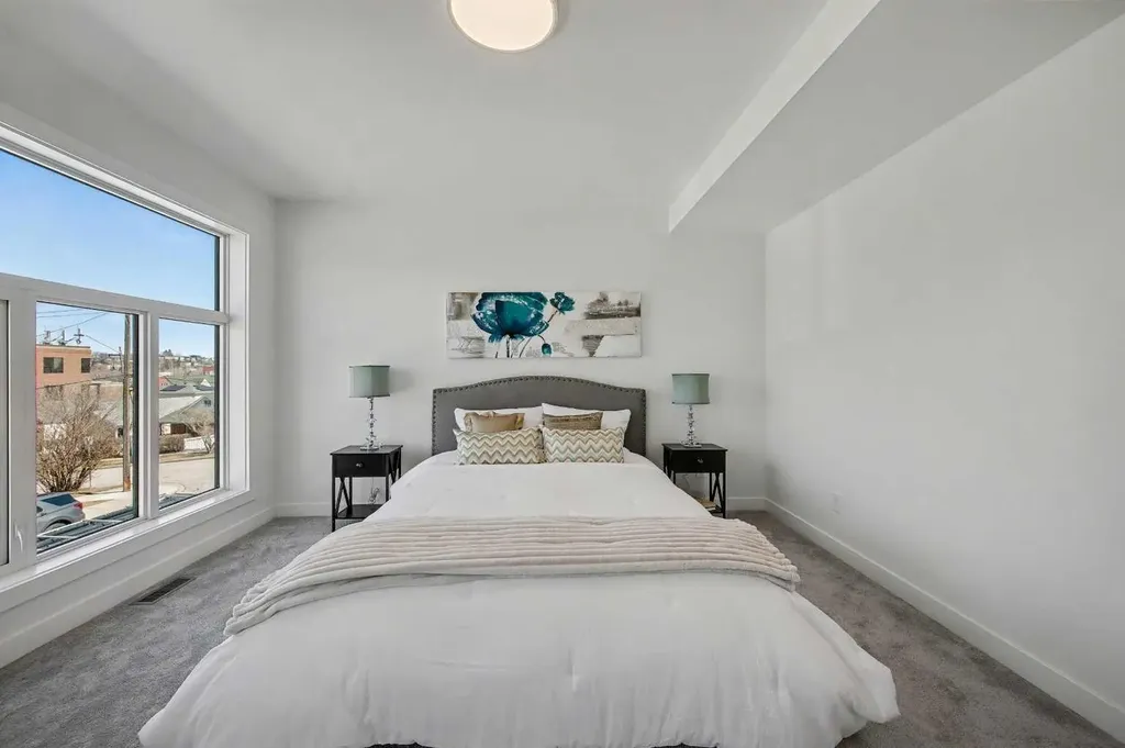 753 Centre Avenue NE Calgary AB T2E4B6