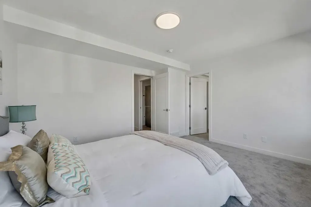 753 Centre Avenue NE Calgary AB T2E4B6