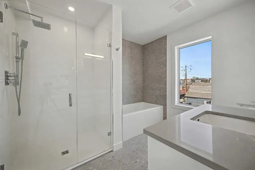 753 Centre Avenue NE Calgary AB T2E4B6