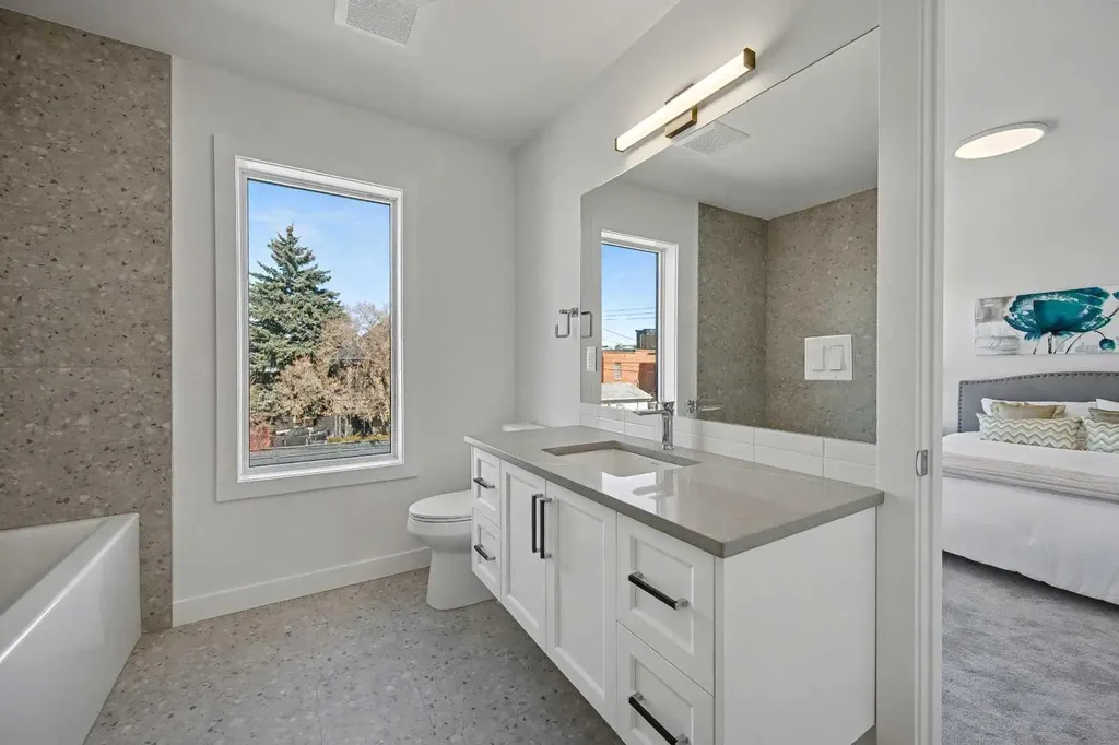 753 Centre Avenue NE Calgary AB T2E4B6