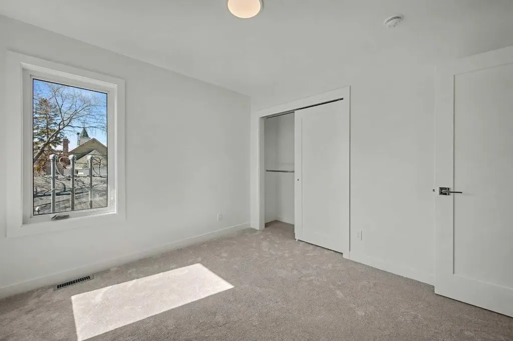 753 Centre Avenue NE Calgary AB T2E4B6