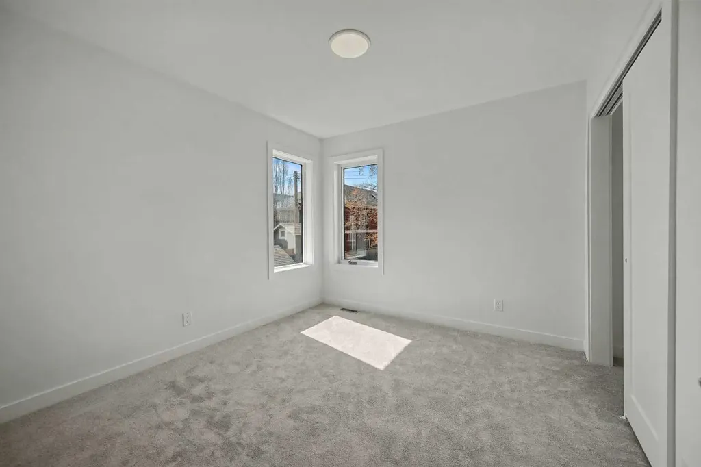753 Centre Avenue NE Calgary AB T2E4B6
