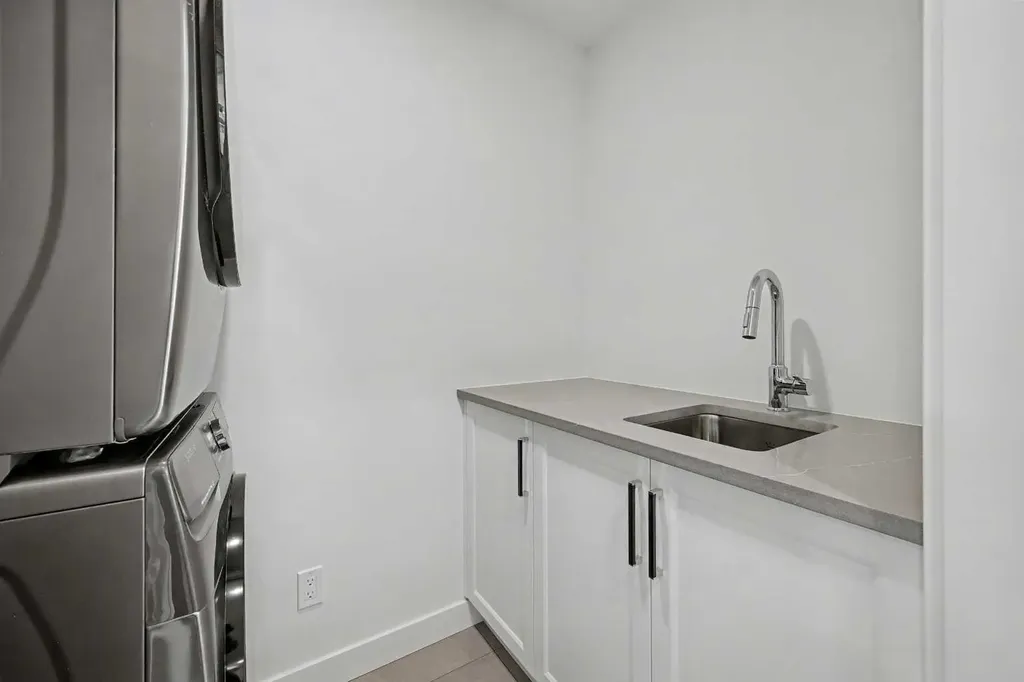 753 Centre Avenue NE Calgary AB T2E4B6