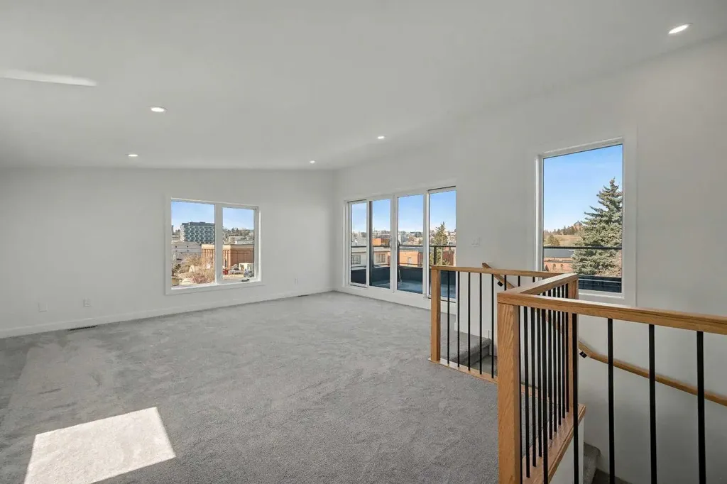 753 Centre Avenue NE Calgary AB T2E4B6