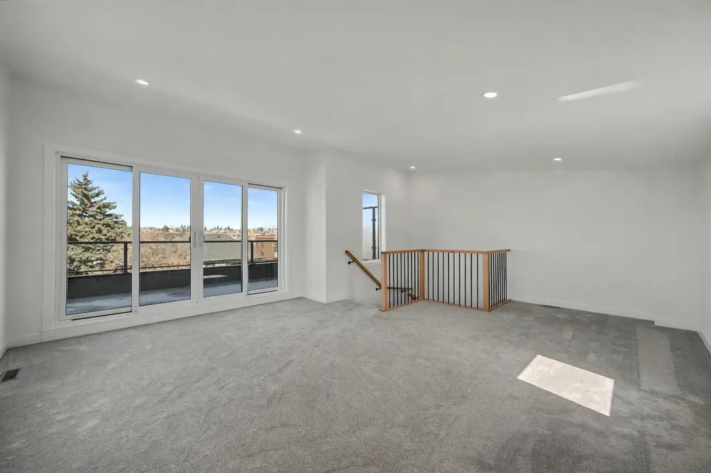 753 Centre Avenue NE Calgary AB T2E4B6