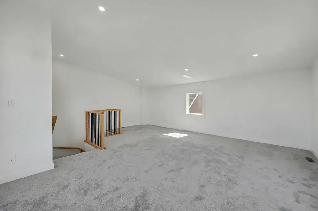 753 Centre Avenue NE Calgary AB T2E4B6