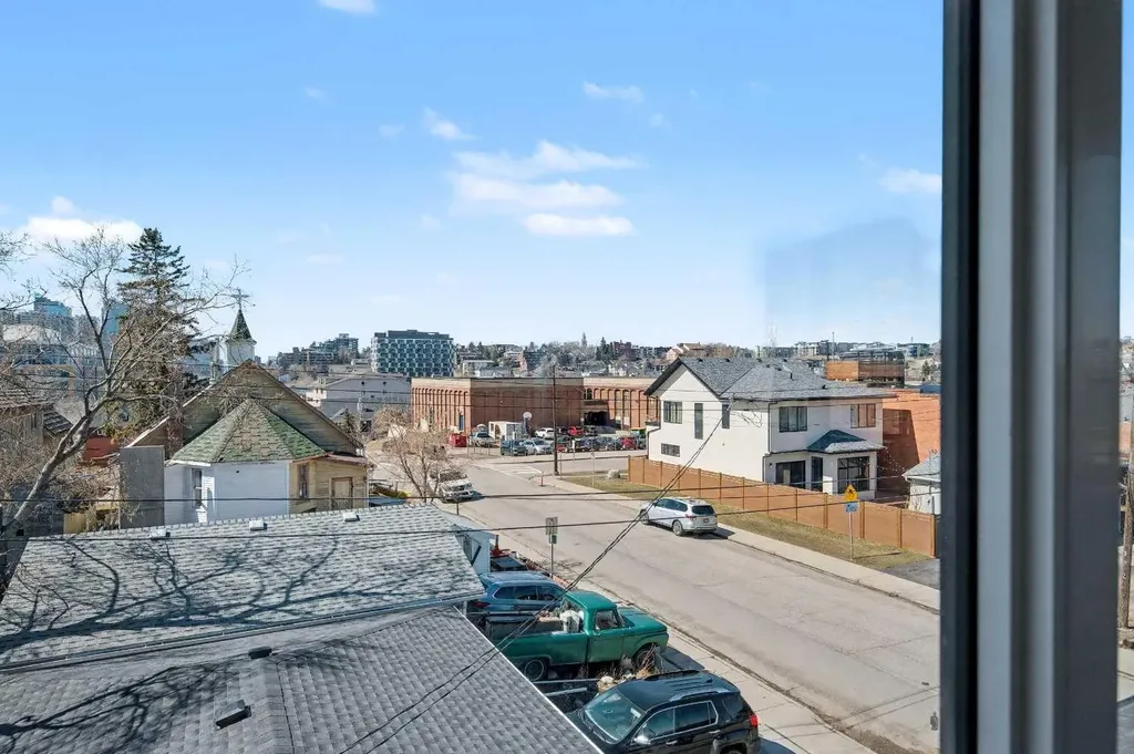 753 Centre Avenue NE Calgary AB T2E4B6