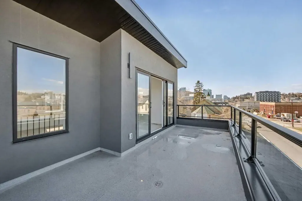 753 Centre Avenue NE Calgary AB T2E4B6