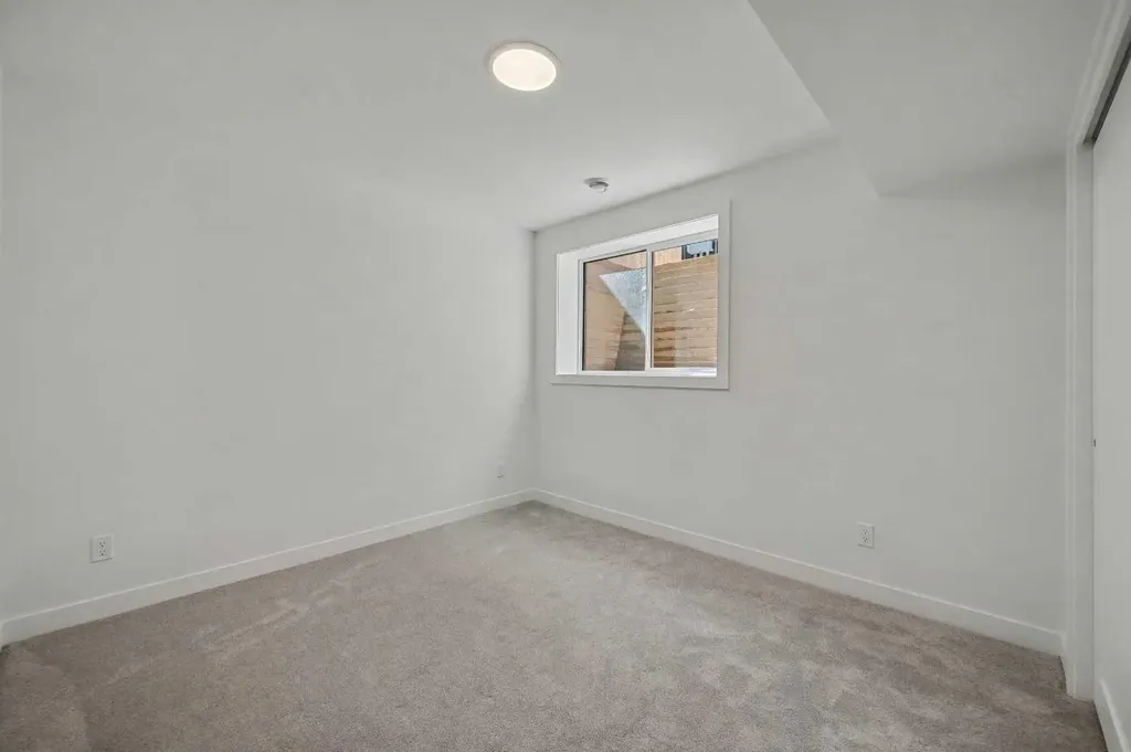 753 Centre Avenue NE Calgary AB T2E4B6