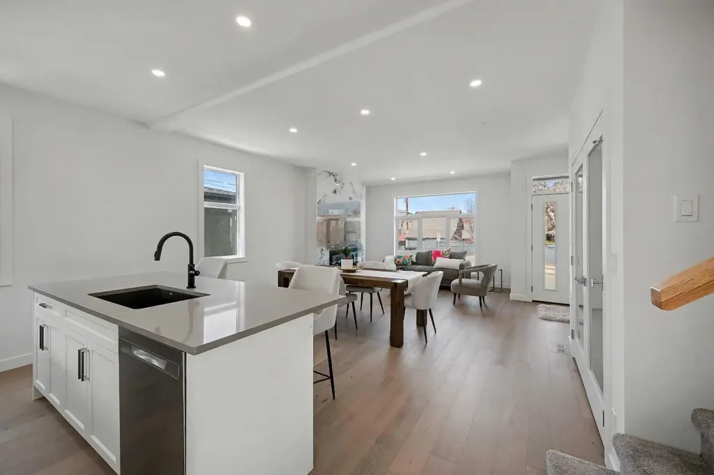 753 Centre Avenue NE Calgary AB T2E4B6