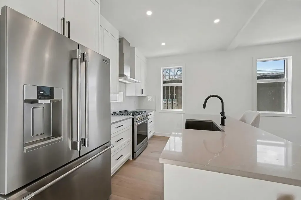 753 Centre Avenue NE Calgary AB T2E4B6