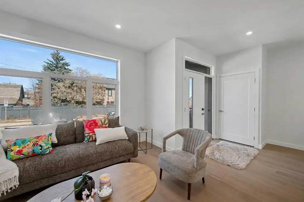753 Centre Avenue NE Calgary AB T2E4B6