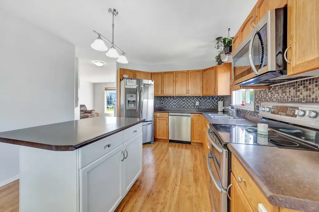 1505 49 Avenue Lloydminster SK S9V 2E7
