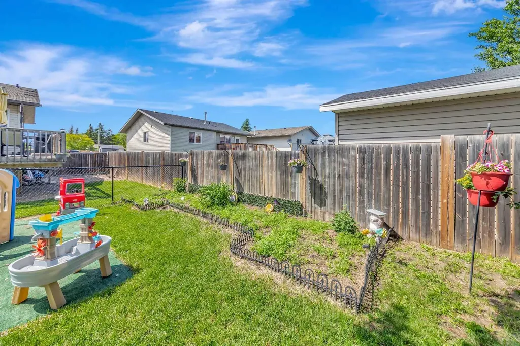 1505 49 Avenue Lloydminster SK S9V 2E7