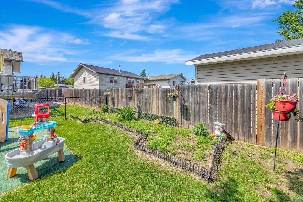 1505 49 Avenue Lloydminster SK S9V 2E7
