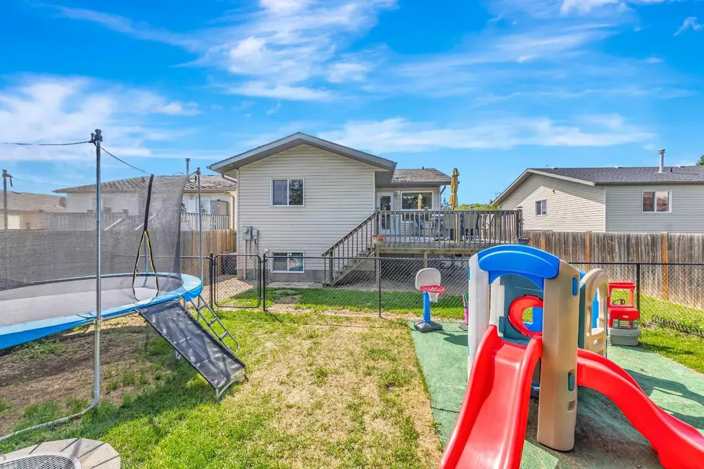 1505 49 Avenue Lloydminster SK S9V 2E7