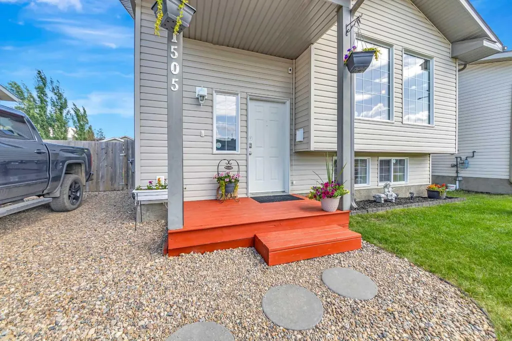 1505 49 Avenue Lloydminster SK S9V 2E7