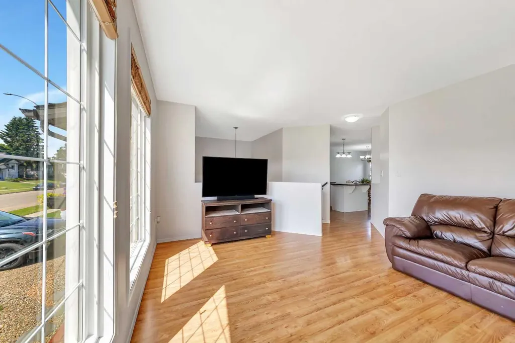 1505 49 Avenue Lloydminster SK S9V 2E7