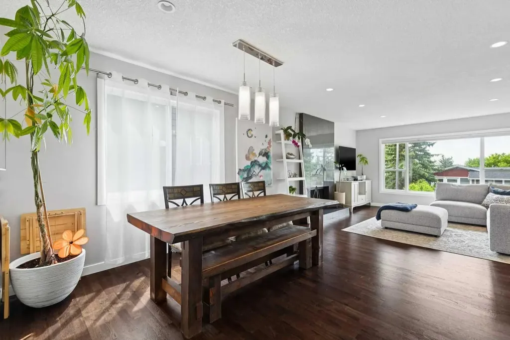 336 Norseman Road NW Calgary AB T2K 5M5