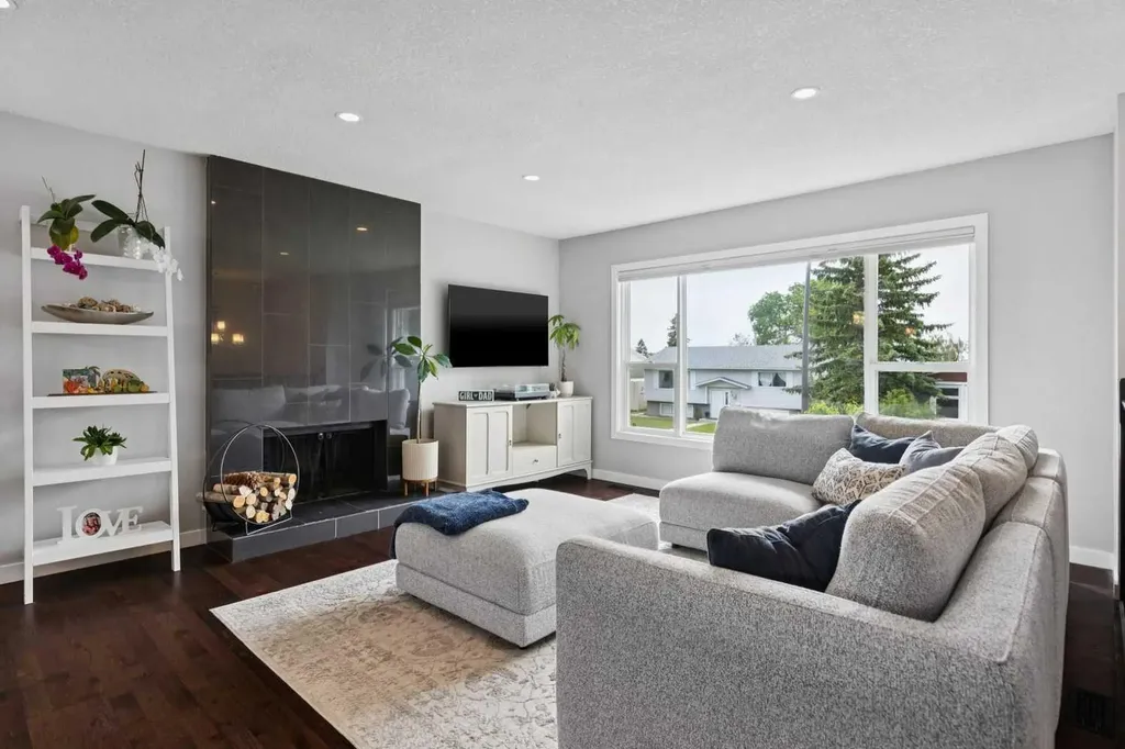 336 Norseman Road NW Calgary AB T2K 5M5