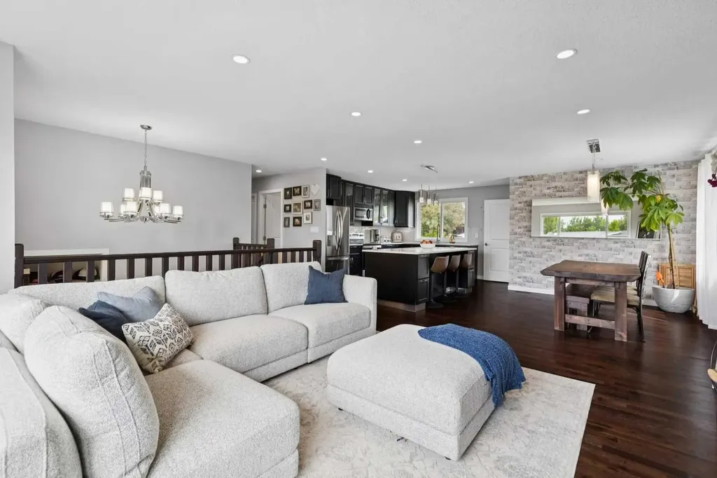 336 Norseman Road NW Calgary AB T2K 5M5