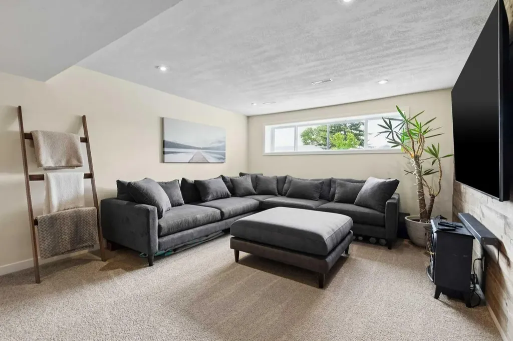 336 Norseman Road NW Calgary AB T2K 5M5