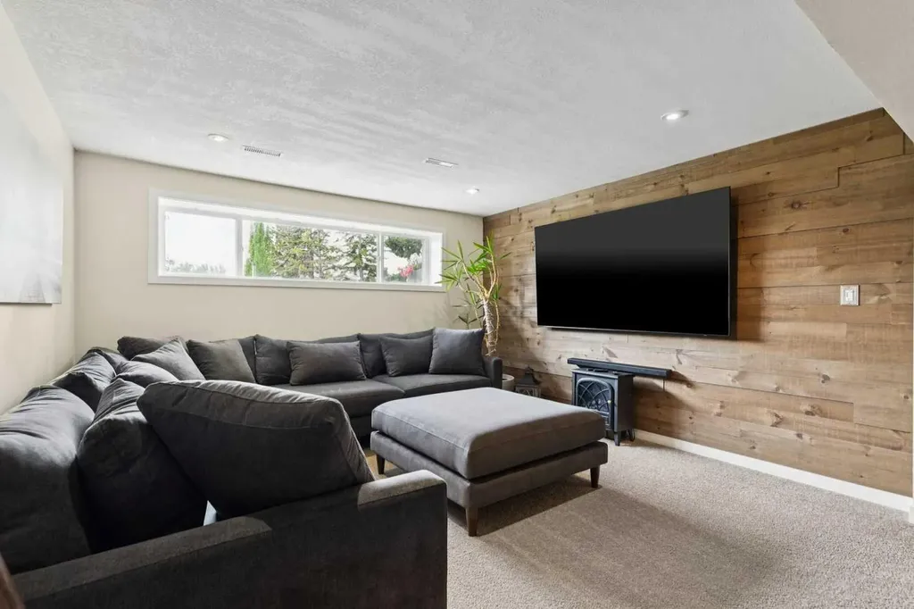 336 Norseman Road NW Calgary AB T2K 5M5