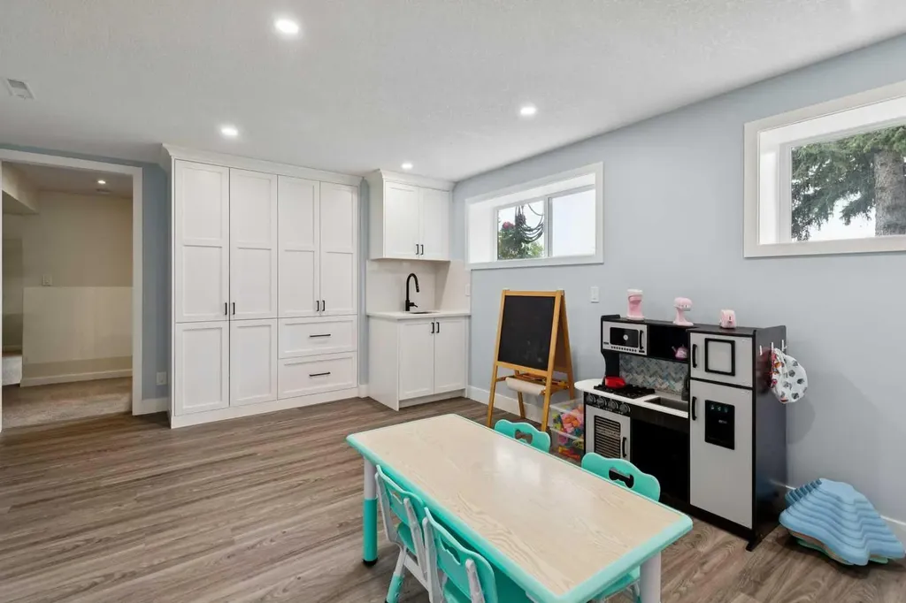 336 Norseman Road NW Calgary AB T2K 5M5