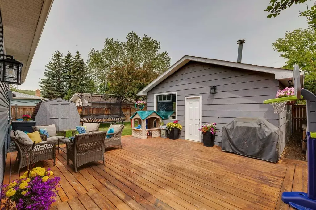 336 Norseman Road NW Calgary AB T2K 5M5