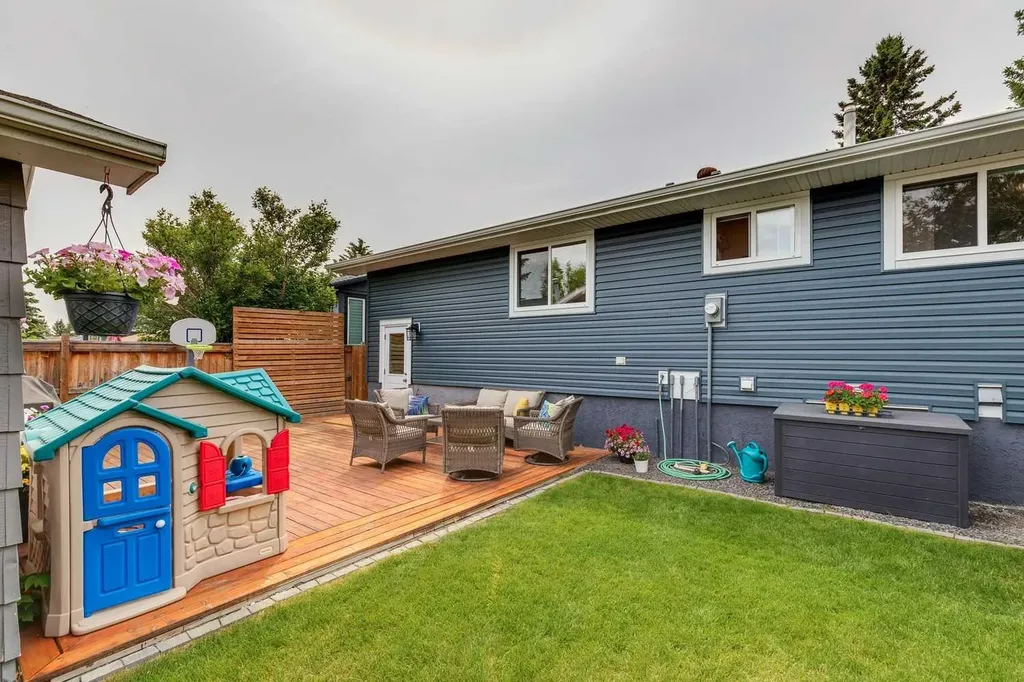 336 Norseman Road NW Calgary AB T2K 5M5