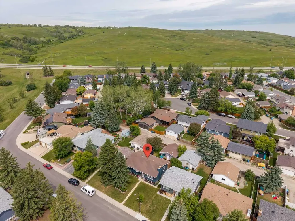 336 Norseman Road NW Calgary AB T2K 5M5