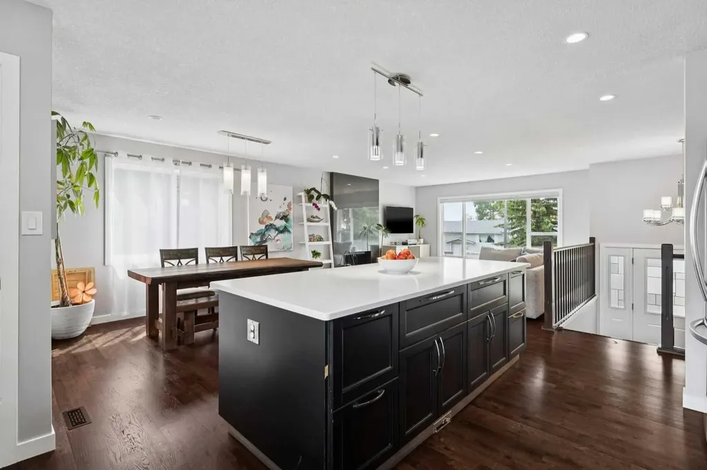 336 Norseman Road NW Calgary AB T2K 5M5