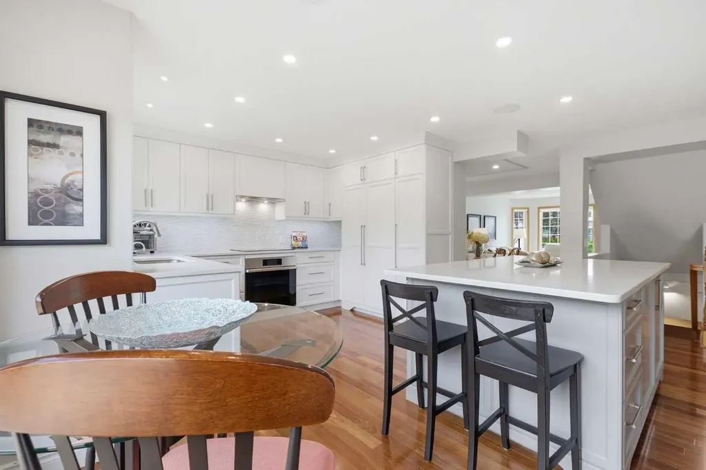 143 Douglasbank Place SE Calgary AB T2Z 2J4