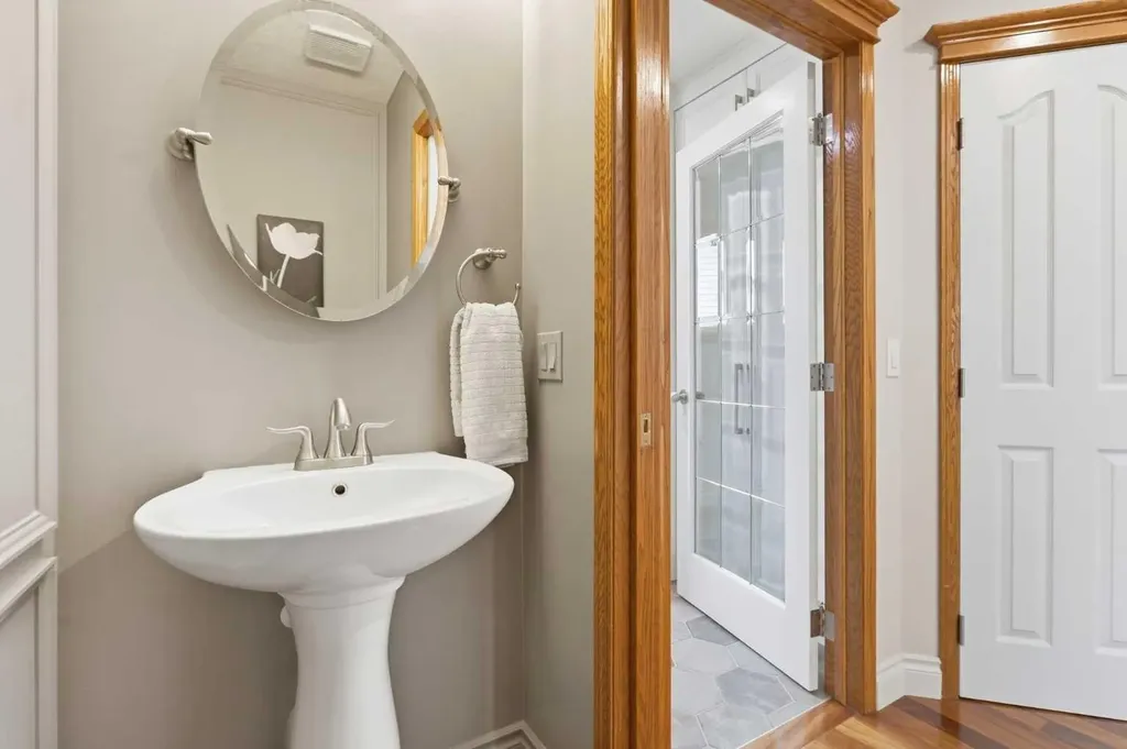 143 Douglasbank Place SE Calgary AB T2Z 2J4