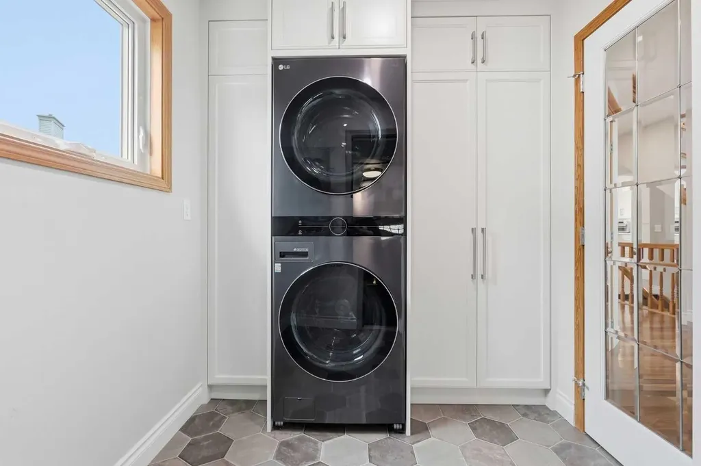 143 Douglasbank Place SE Calgary AB T2Z 2J4