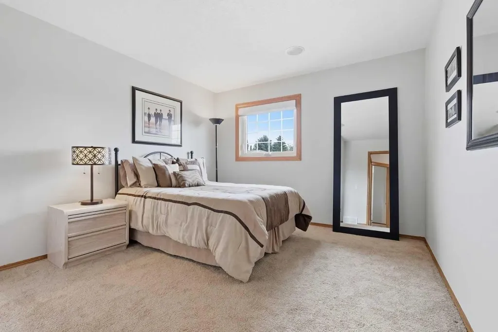 143 Douglasbank Place SE Calgary AB T2Z 2J4