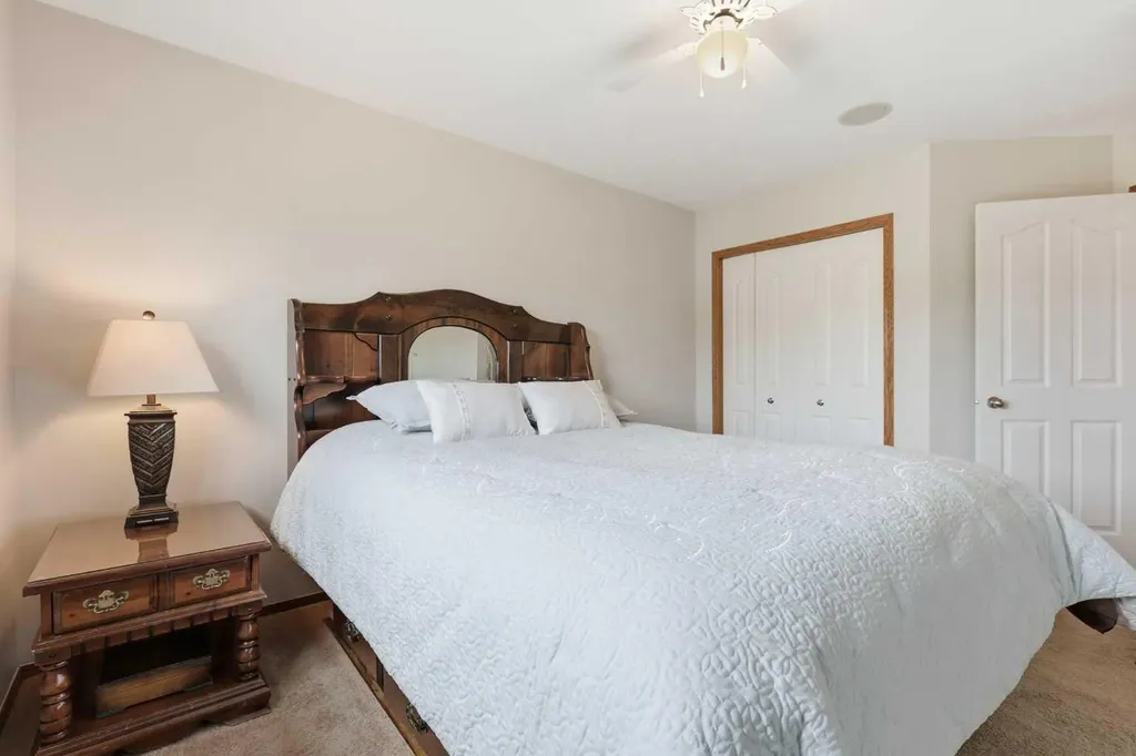 143 Douglasbank Place SE Calgary AB T2Z 2J4