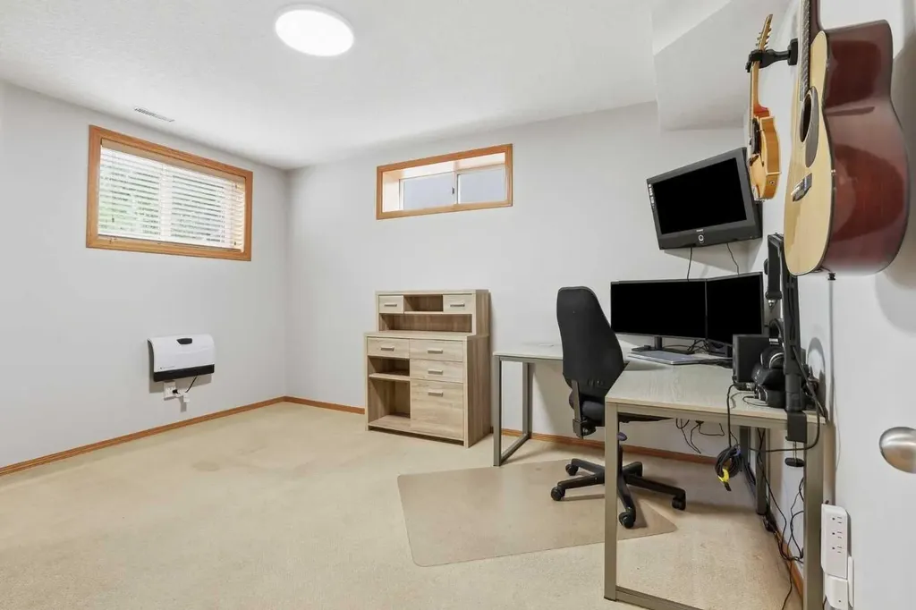 143 Douglasbank Place SE Calgary AB T2Z 2J4