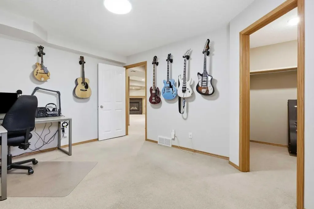 143 Douglasbank Place SE Calgary AB T2Z 2J4
