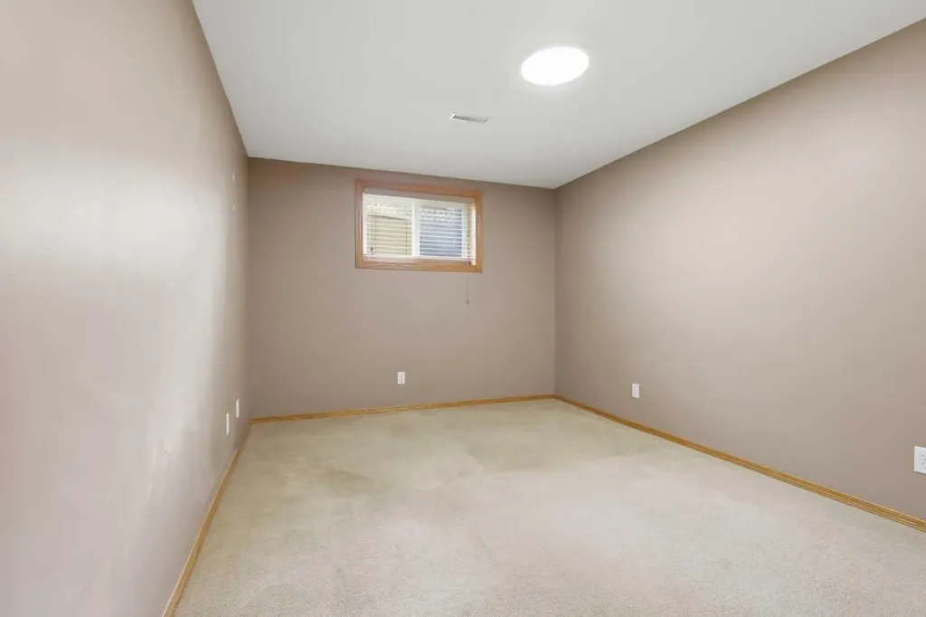 143 Douglasbank Place SE Calgary AB T2Z 2J4