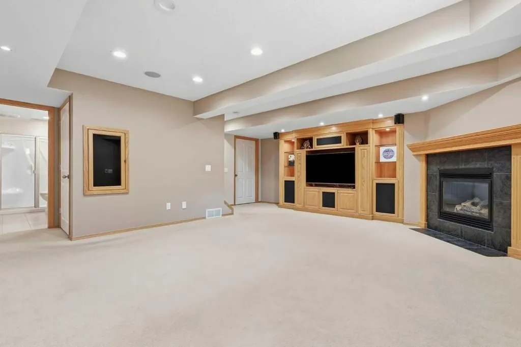 143 Douglasbank Place SE Calgary AB T2Z 2J4