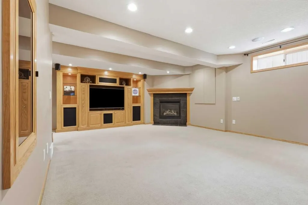 143 Douglasbank Place SE Calgary AB T2Z 2J4
