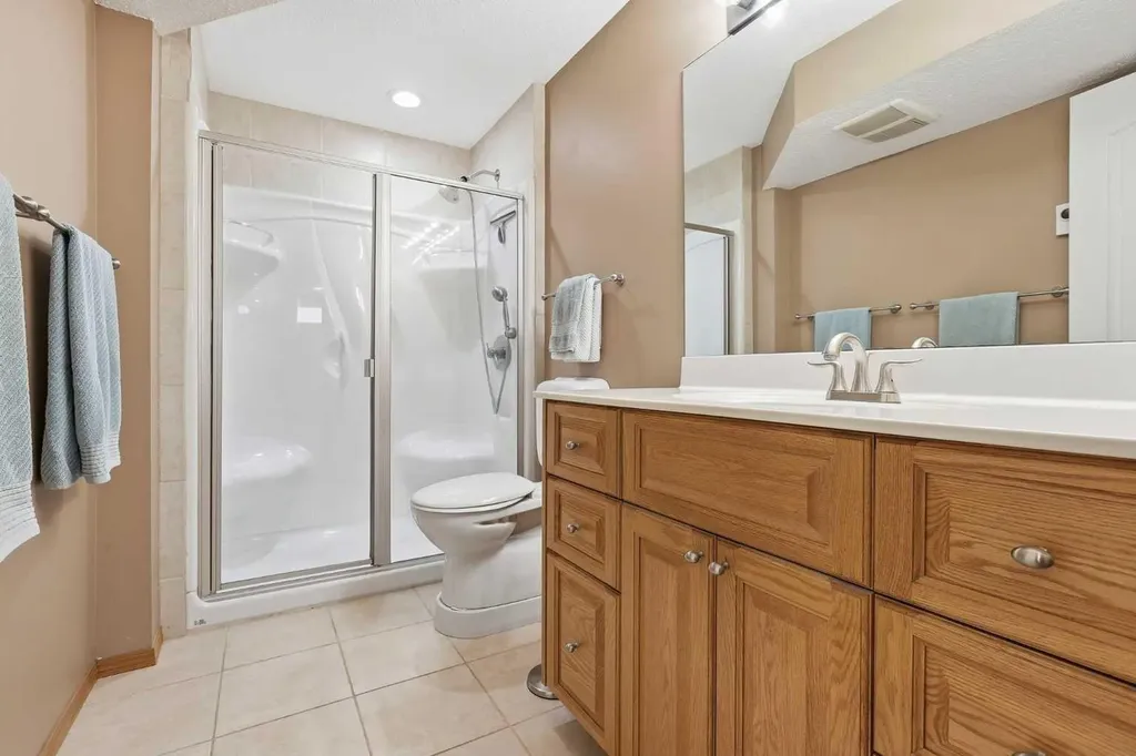 143 Douglasbank Place SE Calgary AB T2Z 2J4