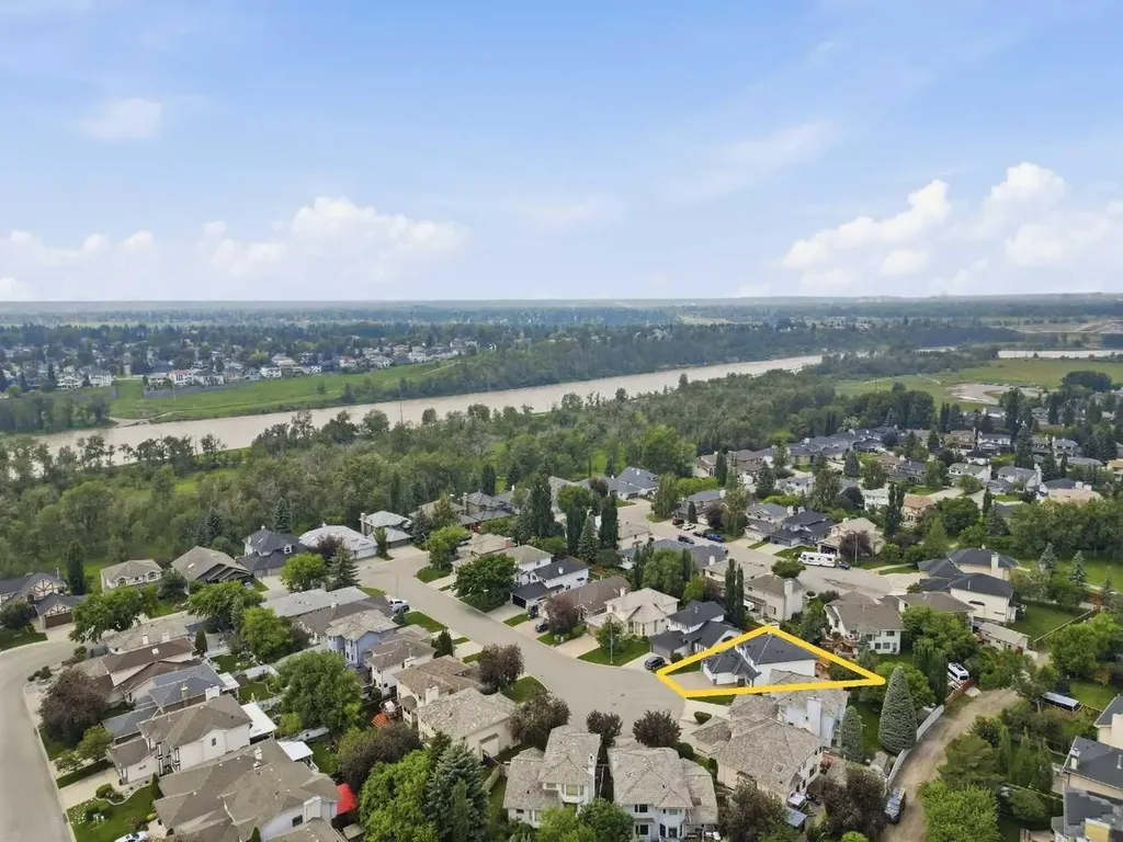 143 Douglasbank Place SE Calgary AB T2Z 2J4