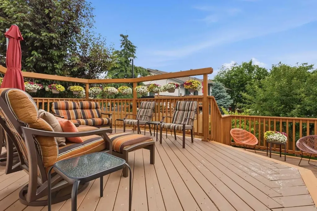 143 Douglasbank Place SE Calgary AB T2Z 2J4