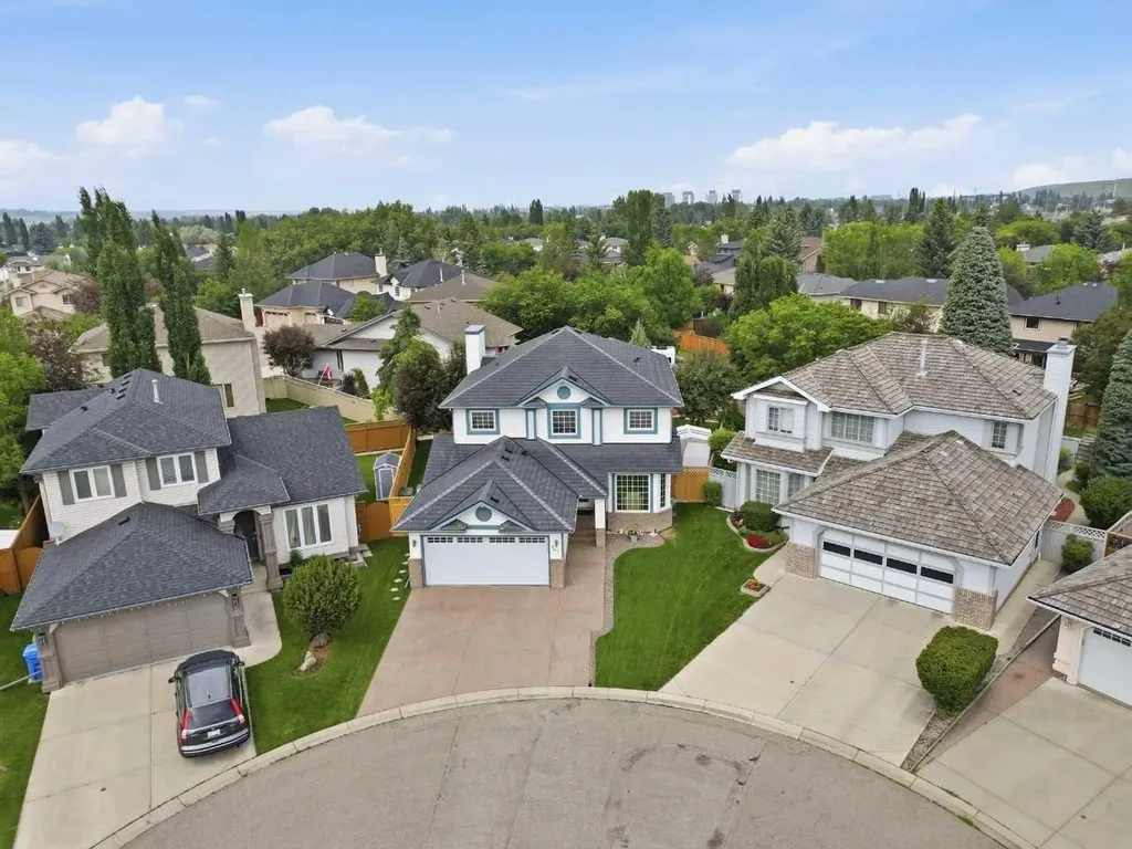 143 Douglasbank Place SE Calgary AB T2Z 2J4