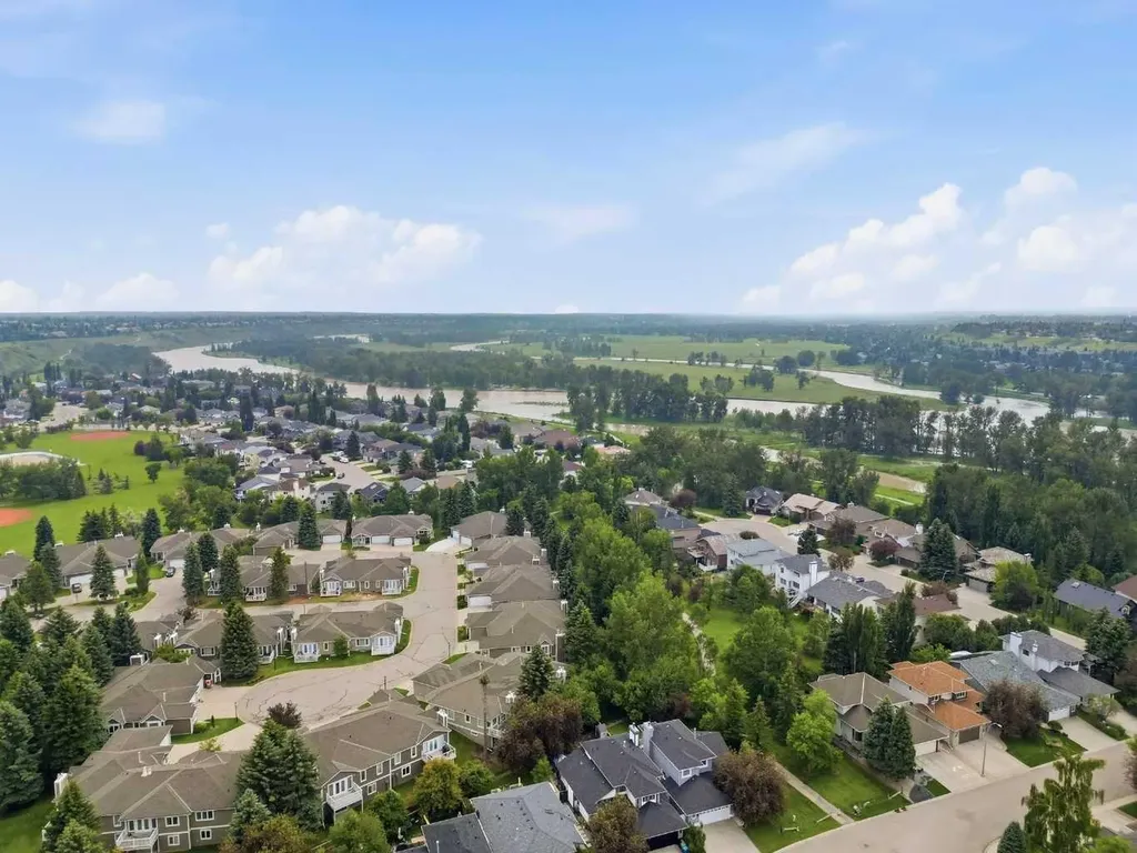 143 Douglasbank Place SE Calgary AB T2Z 2J4