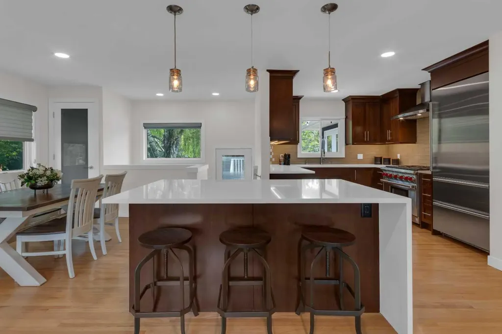 3 Wilshire Place SW Calgary AB T3C 3B9