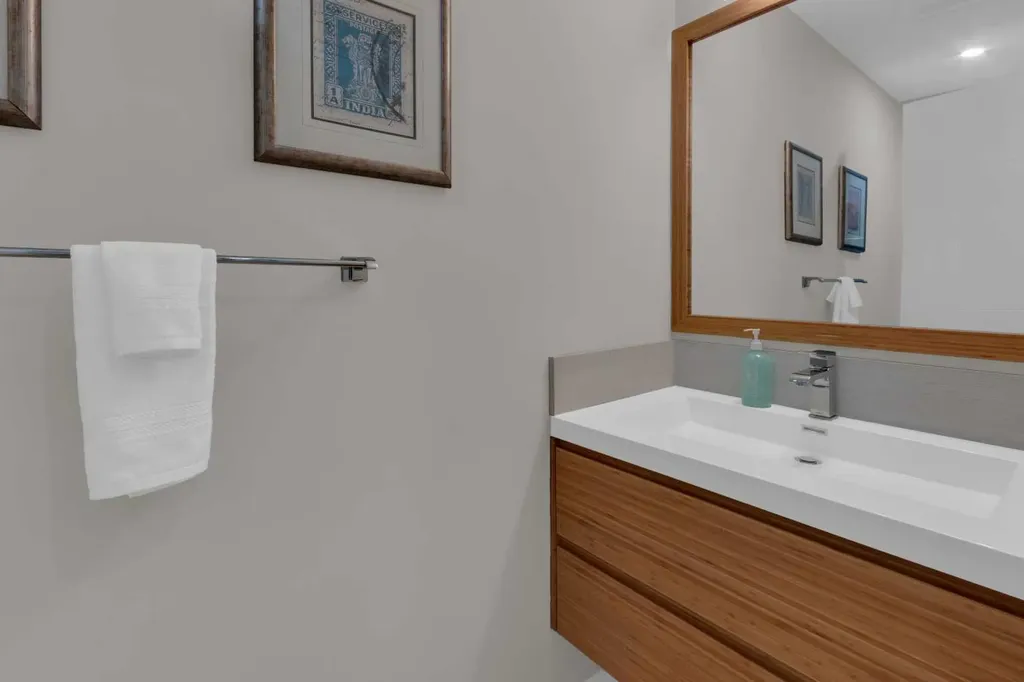 3 Wilshire Place SW Calgary AB T3C 3B9